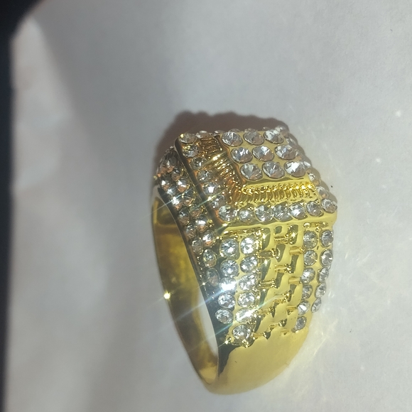 Gold plated Rhinestone Statement Ring - Picture 3 of 8